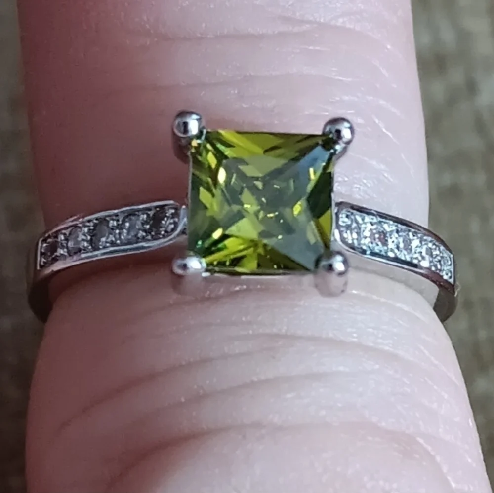 S925 Silver Synthetic Peridot Rhinestone Accent Ring